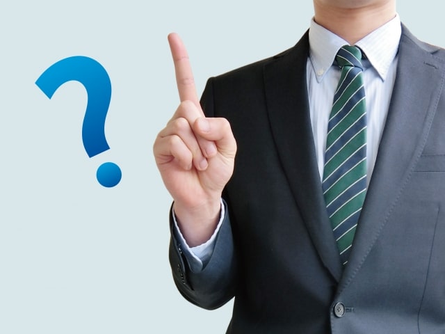 つくば市の起業支援でM&Aと事業承継について解説する男性